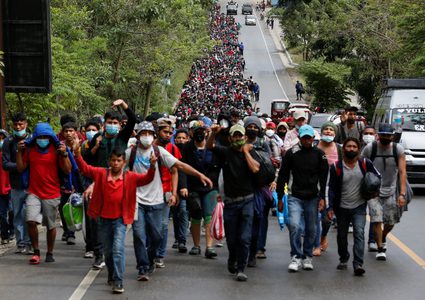 آلاف المهاجرين يتجهون من امريكا الوسطى الى الولايات المتحدة