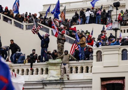"النواب الأميركي" يبدأ التحقيق في أعمال الشغب بمبنى الكابيتول
