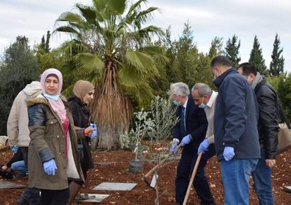 الزراعة في جنين والجامعة الأمريكية تحييان يوم الشجرة