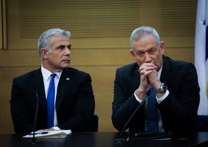 لبيد يرفض دعوة غانتس للتحالف تمهيدا لخوض انتخابات الكنيست