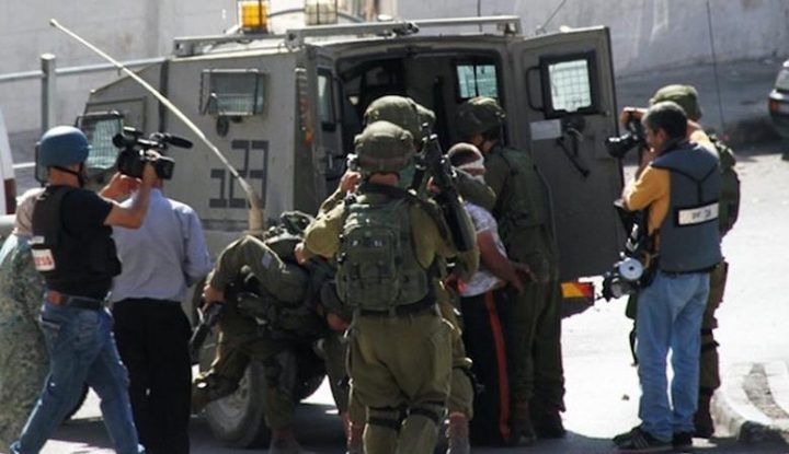 الاحتلال يعتقل أسيرا محررا من شارع الواد بالقدس