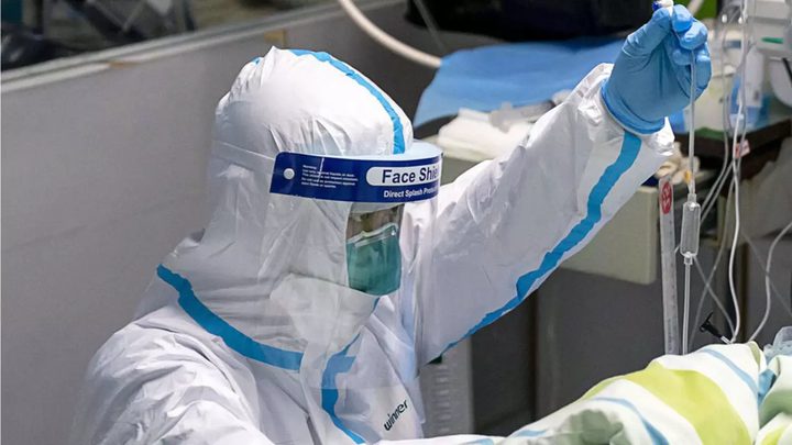 علماء يكشفون عن خصائص الطفرة الجنوب إفريقية من كورونا