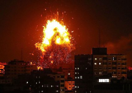 طائرات الاحتلال تقصف عدة مواقع في قطاع غزة