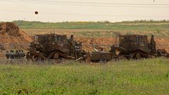 آليات الاحتلال تتوغل بشكل محدود شرق خانيونس