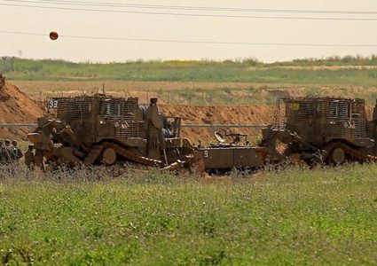 آليات الاحتلال تتوغل بشكل محدود شرق خانيونس