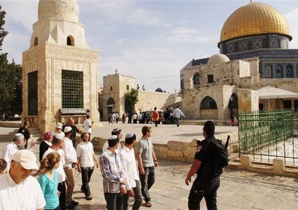 مستوطنون يقتحمون الأقصى