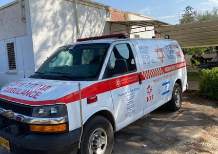 إصابة خطيرة لطفلة إثر سقوطها من علو