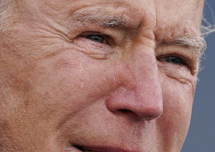 بايدن يودع ولايته بالدموع قبل انتقاله إلى واشنطن