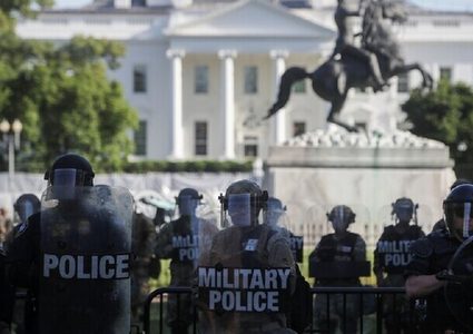 ترامب يستثني أسانج وسنودن من قائمة العفو