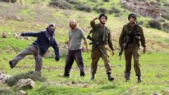 مواطنون يتصدون لهجوم مستوطنين شرق قلقيلية