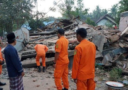 ارتفاع حصيلة قتلى زلزال إندونيسيا إلى 91 شخصا