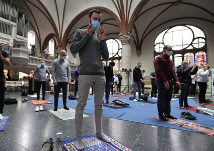 الاوقاف: خطبة وصلاة الجمعة ستقام في الساحات