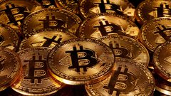 خبير يوضح سبب هبوط عملة "البيتكوين" الأخير