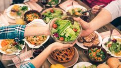 دراسة صادمة: تجنب تناول وجبة العشاء يسبب الوزن الزائد