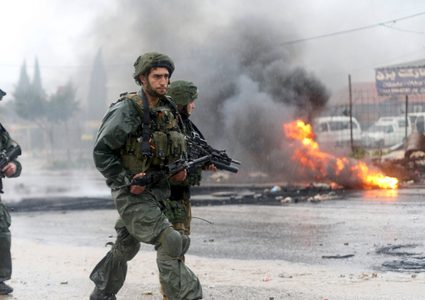 رام الله: الاحتلال يقتحم قرية دير أبو مشعل واندلاع مواجهات