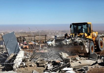 طوباس: الاحتلال يخطر بإزالة منزلين متنقلين في خربة يرزا