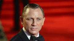 فيروس كورونا يتحدى جيمس بوند