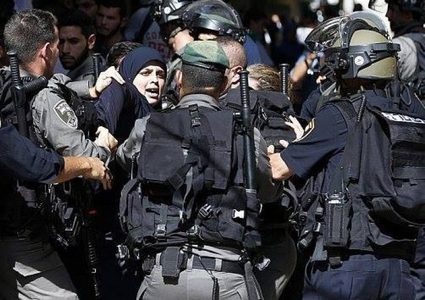 الاحتلال يعتقل مسنا وفتاة من "خشم الدرج"