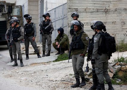 الاحتلال يخطر بوقف البناء بثلاثة منازل في قلقيلية