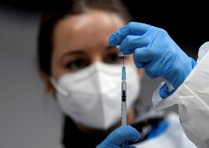 علماء يحذرون من تأخير الجرعة الثانية من لقاح كورونا