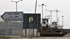 قوات الاحتلال تعتقل مواطنا من غزة على حاجز بيت حانون