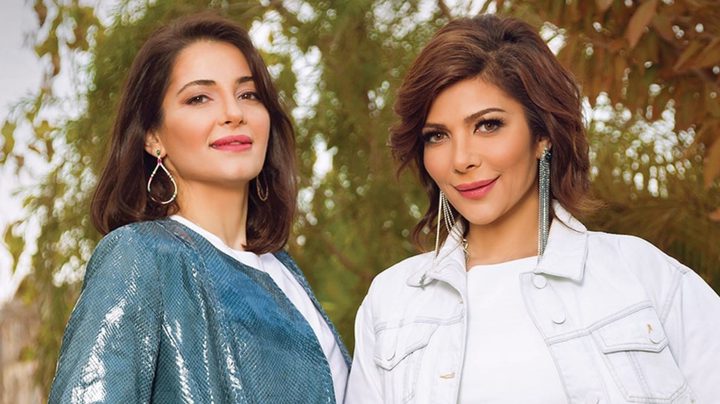 أصالة وابنتها في أحدث ظهور لهما من الطائرة