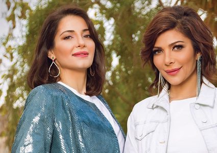 أصالة وابنتها في أحدث ظهور لهما من الطائرة