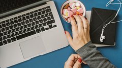 هذه العادات في العمل تسبب زيادة الوزن