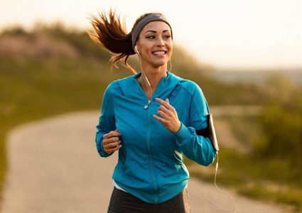 حمل الهاتف أثناء ممارسة رياضة الركض خطر على الصحة