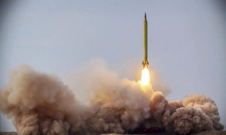 إيران تتعهد بالرد على أي هجوم عسكري