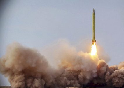 إيران تتعهد بالرد على أي هجوم عسكري