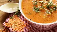 شوربة العدس الأحمر باليقطين والكاري