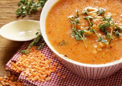 شوربة العدس الأحمر باليقطين والكاري