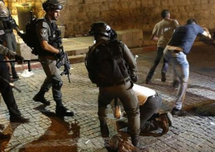 قوات الاحتلال تعتدي على عائلة في العيسوية