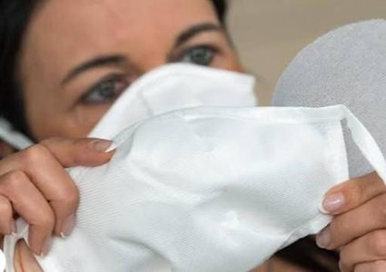 مخاطر ارتداء كمامتين للوقاية من فيروس كورونا