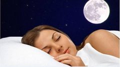 القمر والنوم.. دراسة تكشف "حقيقة لا تصدق" !