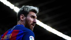 صحفي أسباني: ميسي لم يتراجع عن فكرة رحيله عن برشلونة