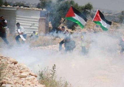 3 اصابات برصاص الاحتلال وعشرات حالات الاختناق في مسيرة كفر قدوم