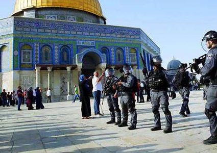 الاحتلال يشدد إجراءاته ويمنع المصلين الوصول للأقصى