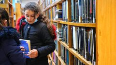جولة في مكتبة بلدية نابلس 

عدسة : عزت جمجوم