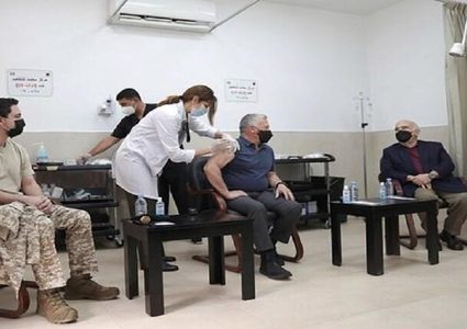 العاهل الأردني يكشف عن أعراض لازمته بعد تلقي لقاح كورونا
