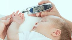 تعرف على أهم أسباب وأعراض نقص السكر لدى حديثي الولادة
