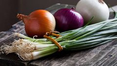 خبير ينصح بتناول بصلة صغيرة يوميا لتجنب مرض خطير