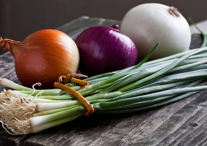 خبير ينصح بتناول بصلة صغيرة يوميا لتجنب مرض خطير