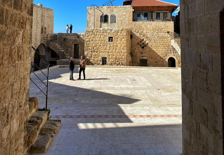 جولة في قلعة الخواجا وسط قرية نعلين غرب مدينة رام الله

تصوير : أيمن سوقي