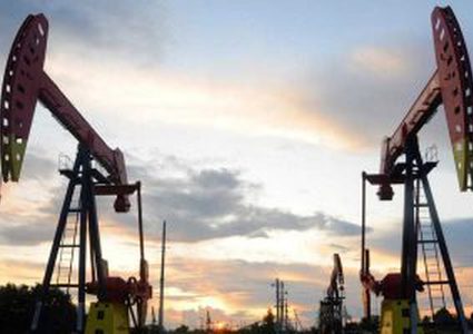 النفط يصعد رغم تعثر عمليات توزيع لقاحات كورونا