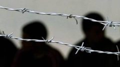 سلطات الاحتلال تجدد الاعتقال الإداري للأسير شماسنة للمرة الثانية