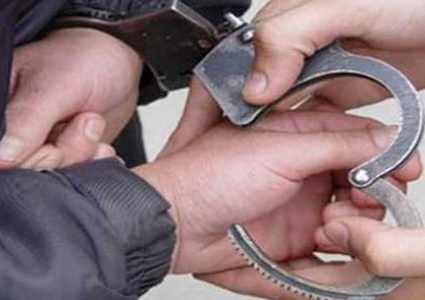 الشرطة تقبض على 4 مطلوبين مشتبه باشتراكهم بجريمة قتل