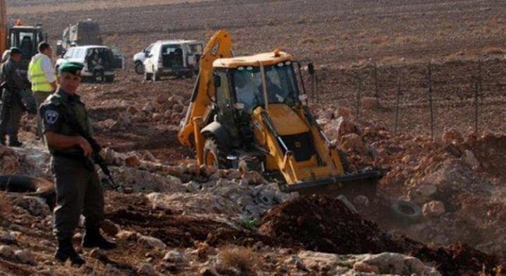 مستوطنون ينصبون بيتا متنقلا "كرفان" على أراضي بتير