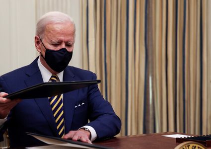 واشنطن: نخطط لتجديد المساعدات الإنسانية للفلسطينيين